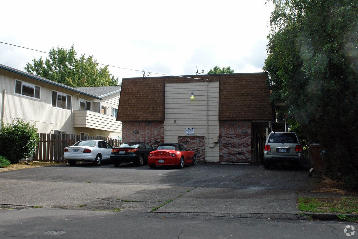 Primary Photo - 4248 SE 15th Ave