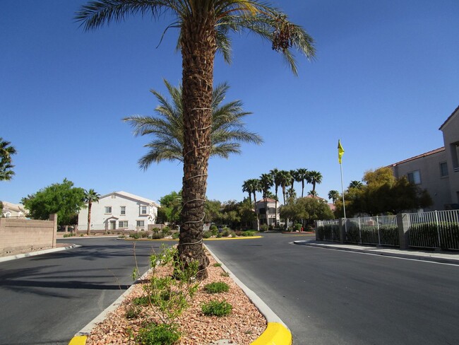 Foto del edificio - NORTH - CHEYENNE GARDENS TOWNHOMES