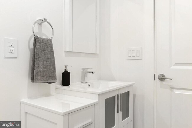 Foto del edificio - 1726 Ridge Ave