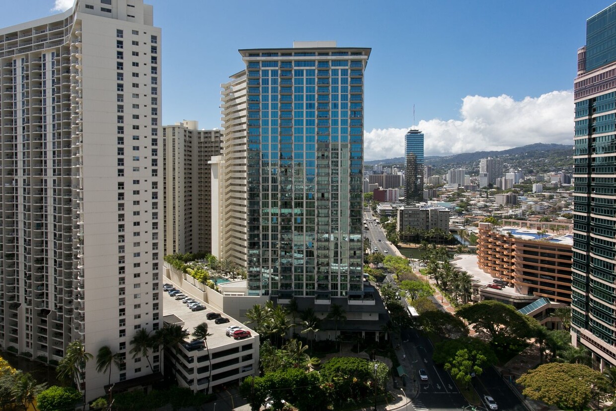 Primary Photo - Luxury Living on Kalakaua Avenue - Allure ...