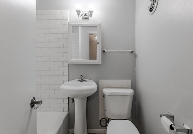 Interior Photo - 2205 Bryant Ave S