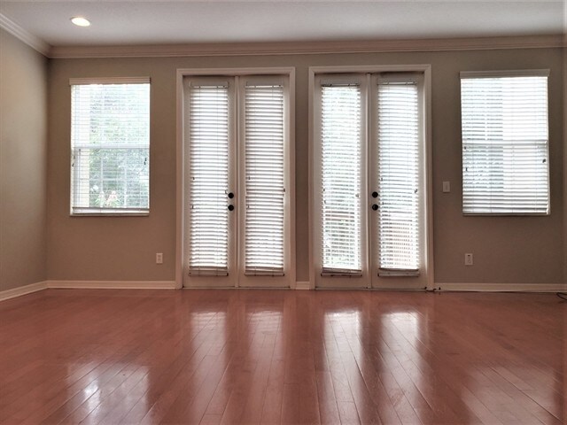 Building Photo - 3004 Pointeview Drive