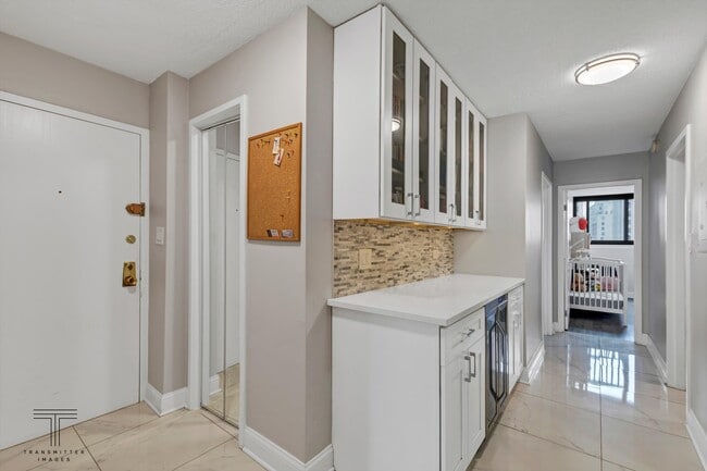 Building Photo - 30 E Division St