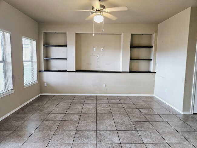 Building Photo - Beautiful 4 bedroom 2.5 bath home in Northeast El Paso!