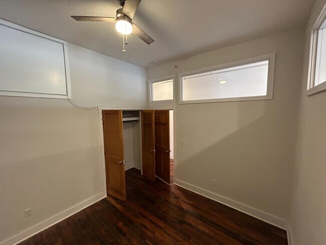 Foto del edificio - 404 N Sycamore St