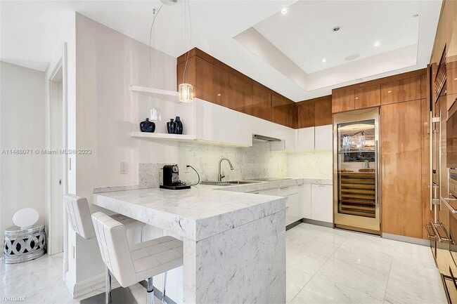 Foto del edificio - 2 br, 2.5 bath Condo - 9703 Collins Ave # ...