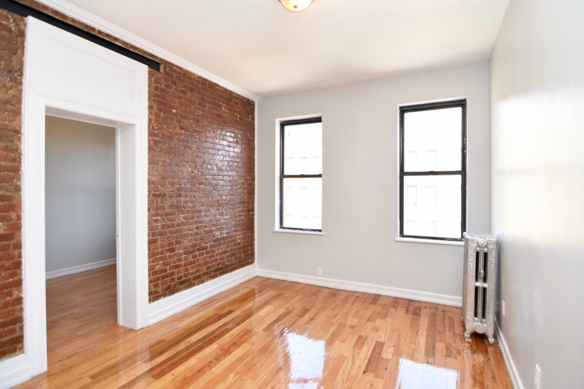 Primary Photo - 551 W 170th St