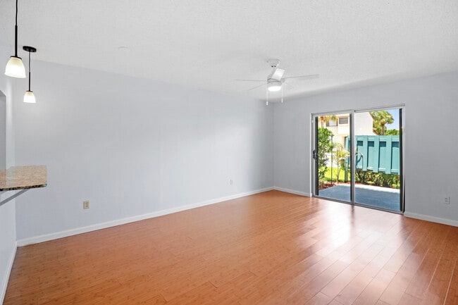 Building Photo - 950 S Kanner Hwy