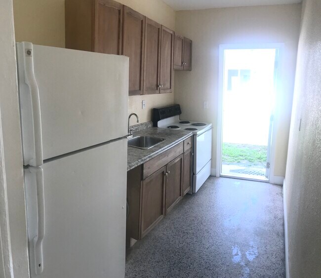 Kitchen - 1311 Sharazad Blvd