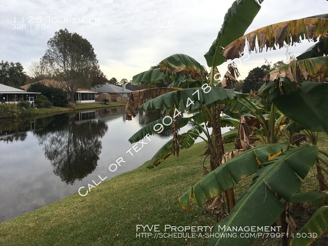 Foto del edificio - 3 bedroom 2 bath lakefront rental home!