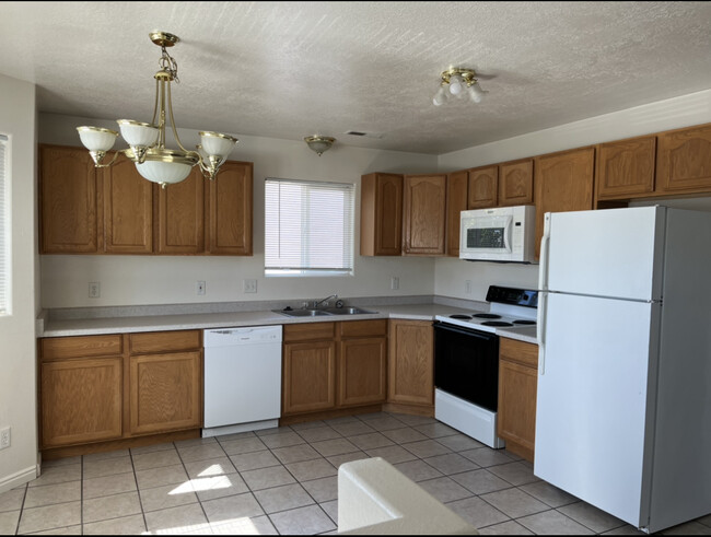 Building Photo - 273 E 170 N
