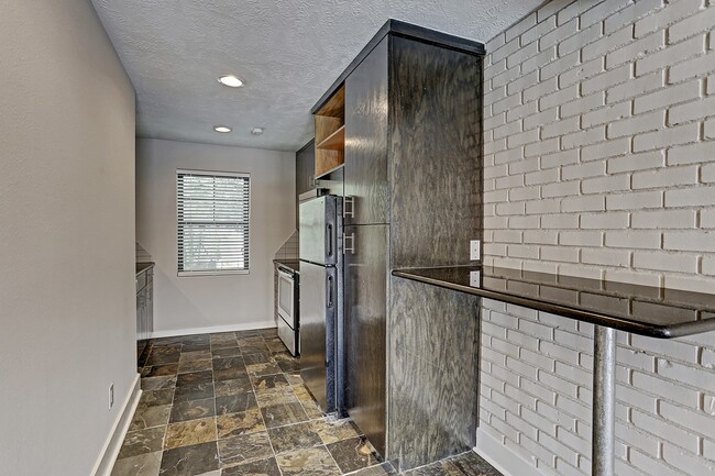 Building Photo - 1501 Hyde Park Blvd