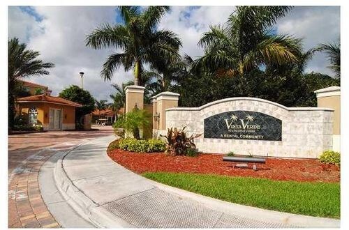 Foto principal - 4756 W Atlantic Blvd