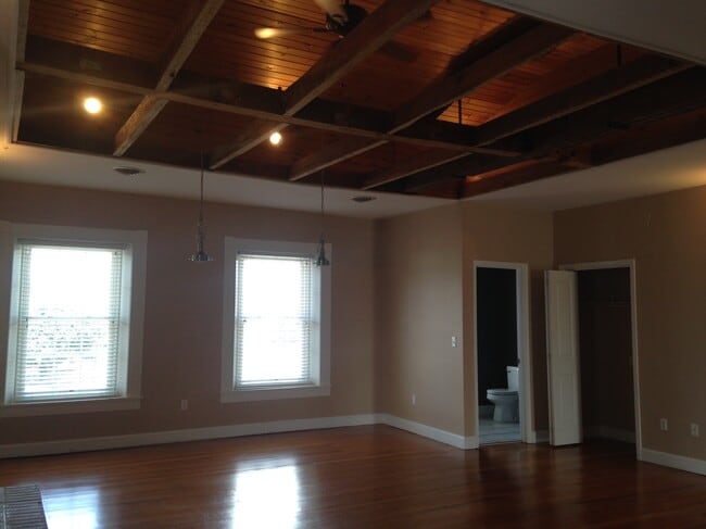 Living room - 12 NW Front St