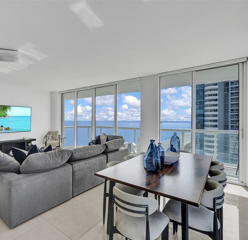 Foto principal - 6365 Collins Ave