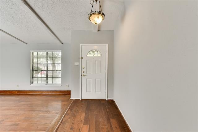 Building Photo - 2620 Charter Oak Dr