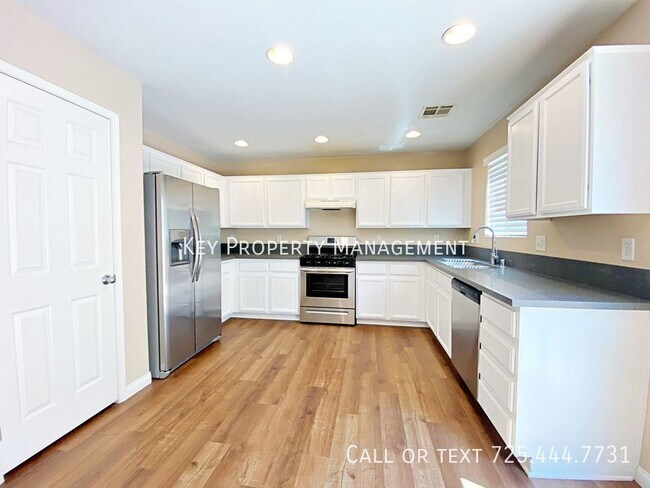 Foto del edificio - FULLY REMODELED 3 BEDROOM HOME IN SILVERAD...