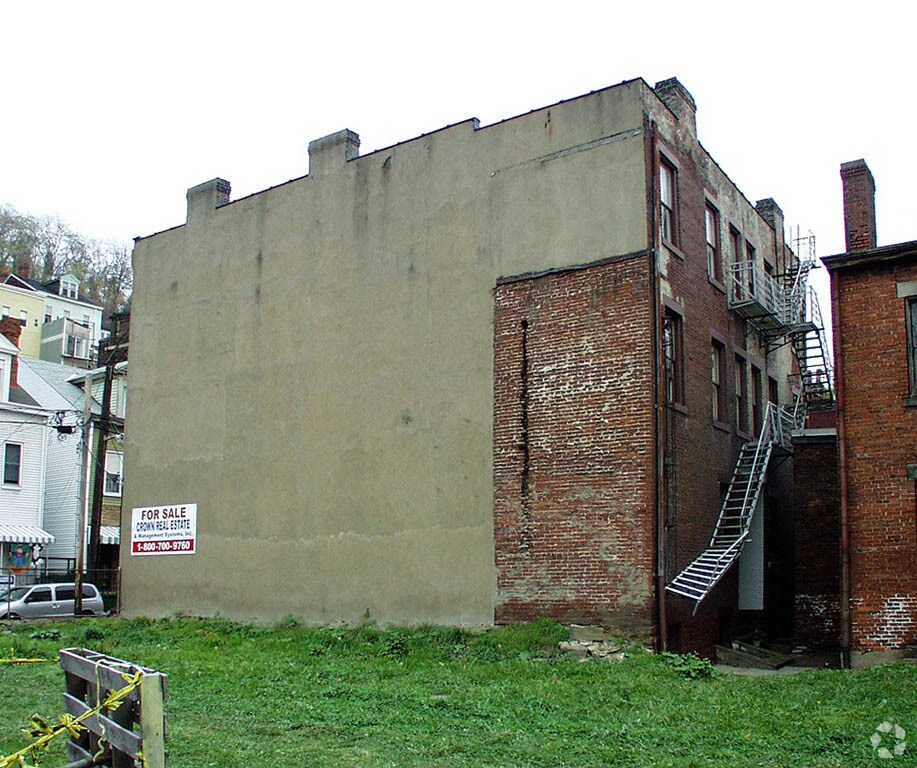 alternate building view - Concord Place Apartments