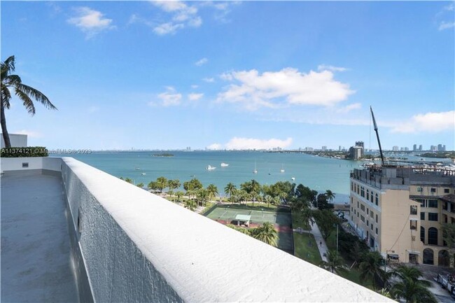 Foto del edificio - 1717 N Bayshore Dr