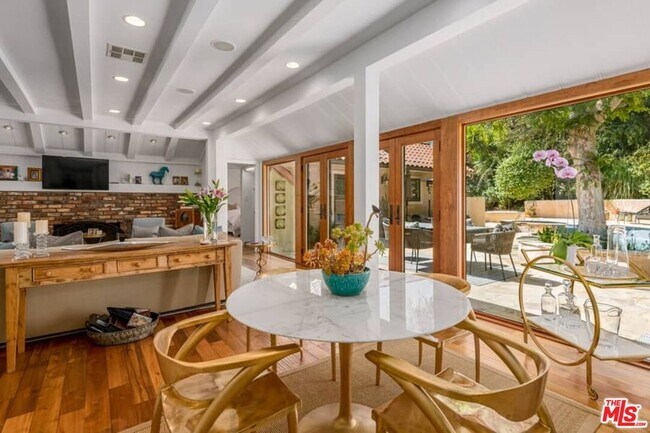 Foto del edificio - 9545 Dalegrove Dr