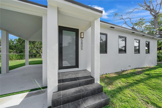 Foto del edificio - 5805 SW 46th Terrace