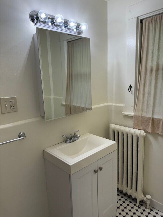 Foto del edificio - Great two story townhouse in the heart of Squirrel Hill!