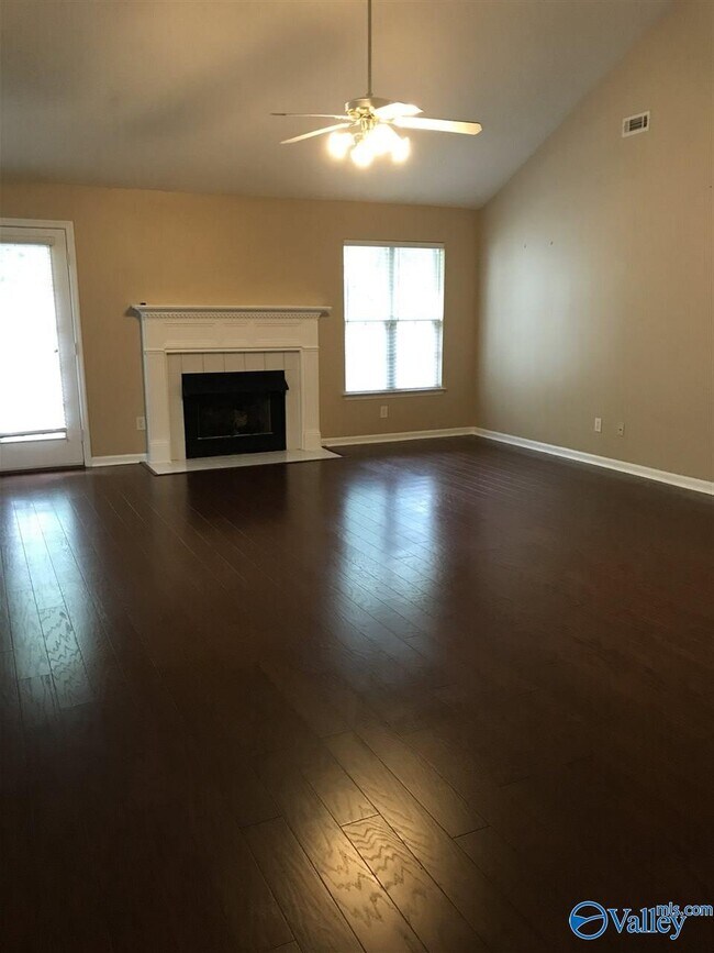 Foto del edificio - 110 Bridgeway Ln