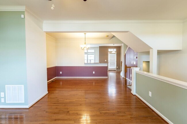 Building Photo - 2042 Lockwood Dr