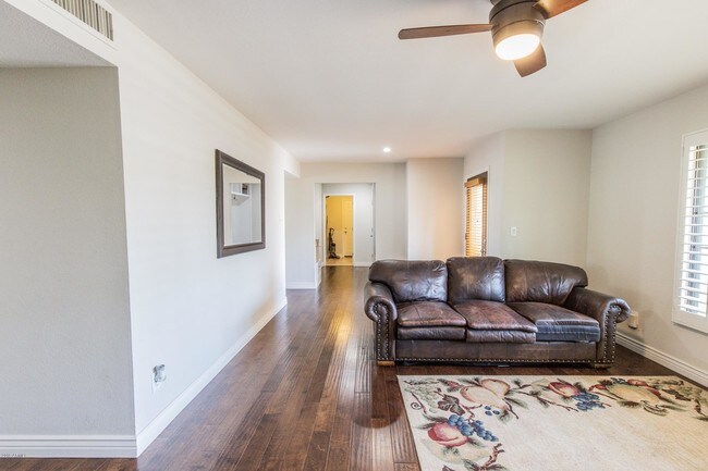 Foto del edificio - 8132 E Jackrabbit Rd