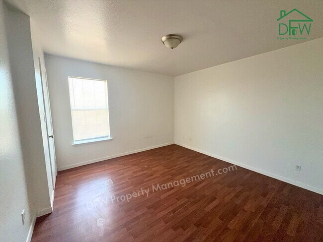 Building Photo - Charming 2 Bed / 1.5 Bath Townhome for Lease in Celina