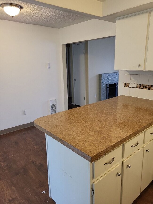 Foto del edificio - Charming Two Bedroom  Close to Downtown Vancouver !!