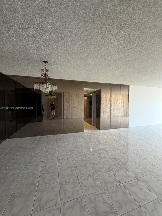 Foto del edificio - 2851 NE 183rd St
