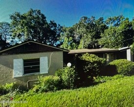 Building Photo - 2213 Gillis St