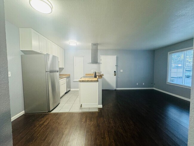 Foto del edificio - One Bedroom Condo In Fairway West Condominiums