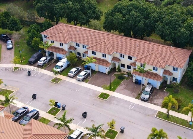 Building Photo - 5331 SW 13th Ct