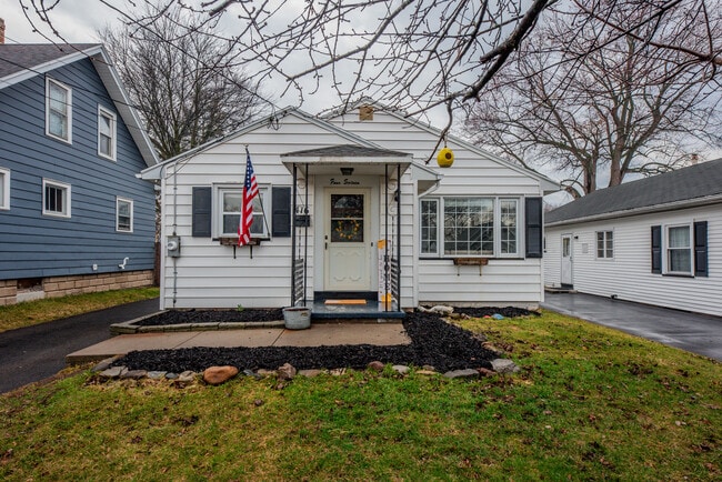 Building Photo - 416 W Spruce St