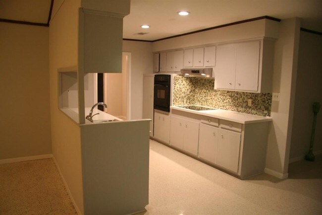 Building Photo - 1200 Shady Oak Ln