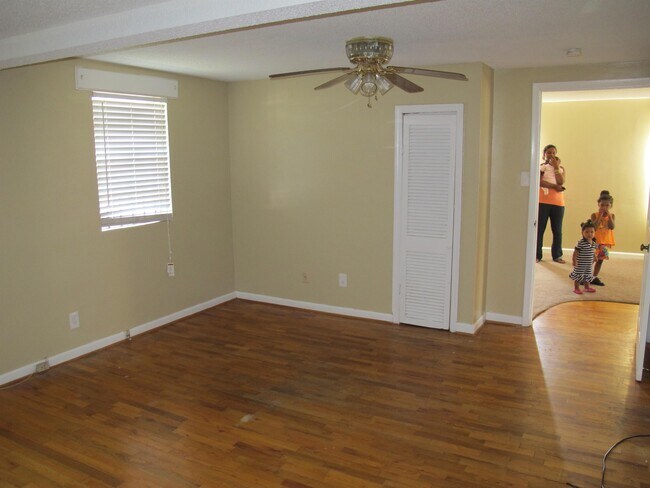 Building Photo - 903 Porter St