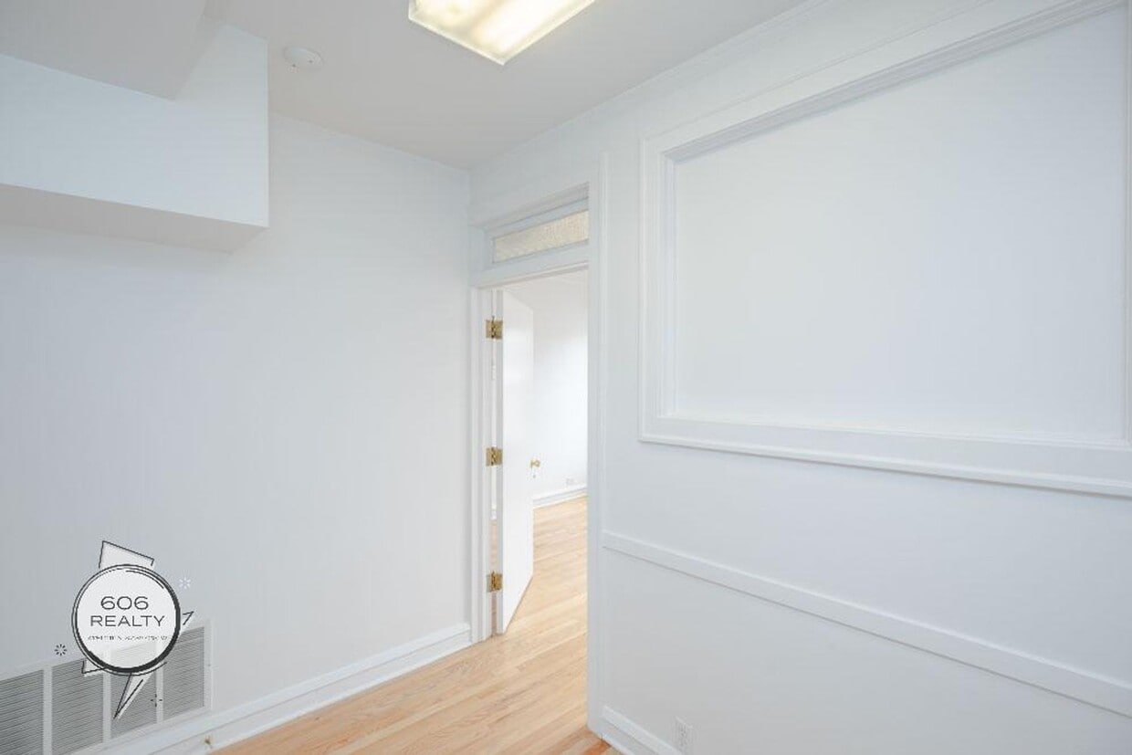 Building Photo - 9449.5 S Ashland Ave