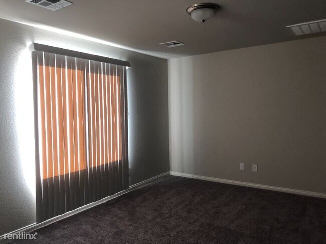 Building Photo - 5 br, 5 bath House - 1058 Willow Berry Ave