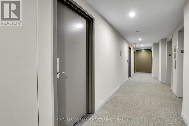 Photo du bâtiment - 815-354 GLADSTONE Ave
