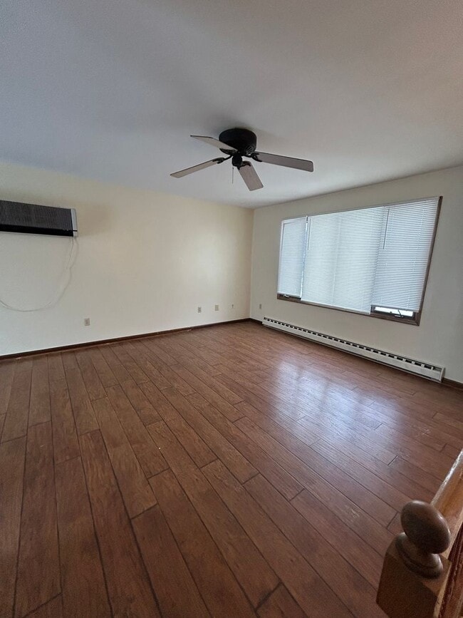 Building Photo - 3 bedroom, 2 1/2 Bath House- Boalsburg