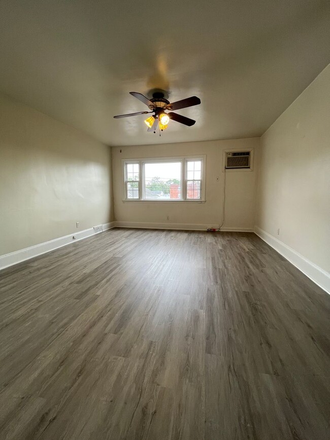 Foto del edificio - 210 S Springfield Rd