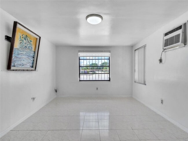 Foto del edificio - 555 SW 67th Ave