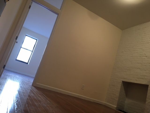 Foto del edificio - 308 E 6th St