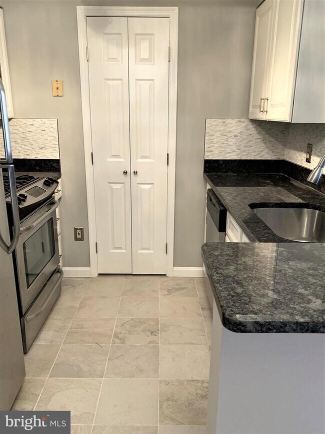 Foto del edificio - 4808 Moorland Ln