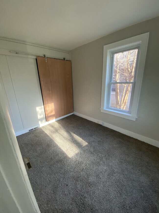 Foto del edificio - 1828 Davis Ave