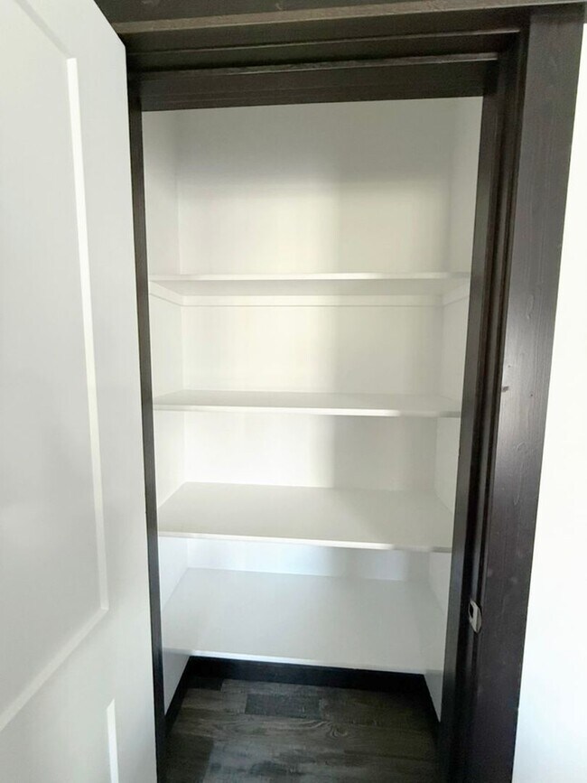 Building Photo - Brand New Condo, Large Windows and Central...