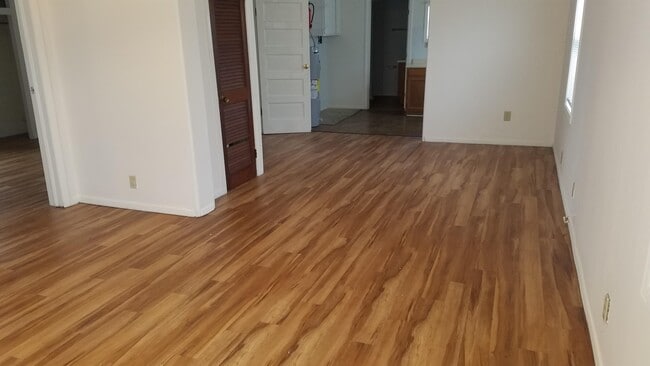 Foto del edificio - 403 N Elm St
