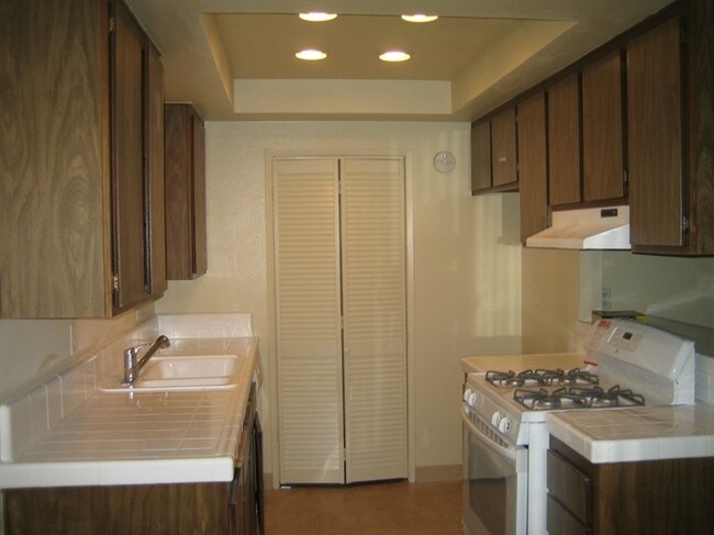 Interior - 1430 E Lincoln Ave